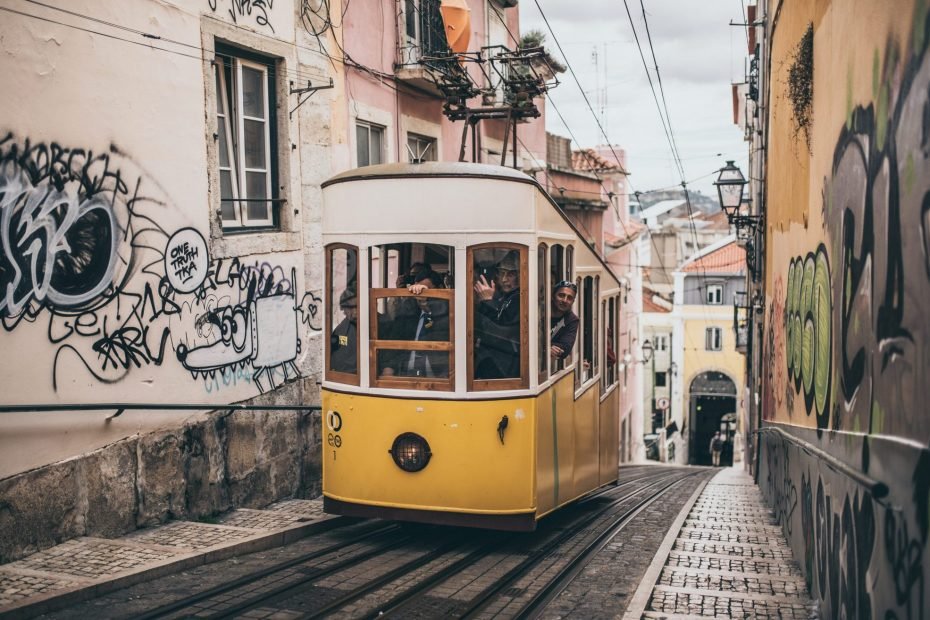 Elevador Amarelo da Bica, Lisboa