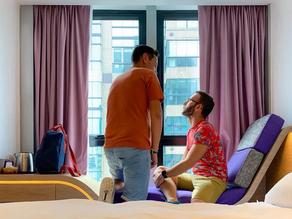 Hong Kong parte do nosso primeiro itinerário de uma volta ao mundo - Hotel Purple Vista do Quarto