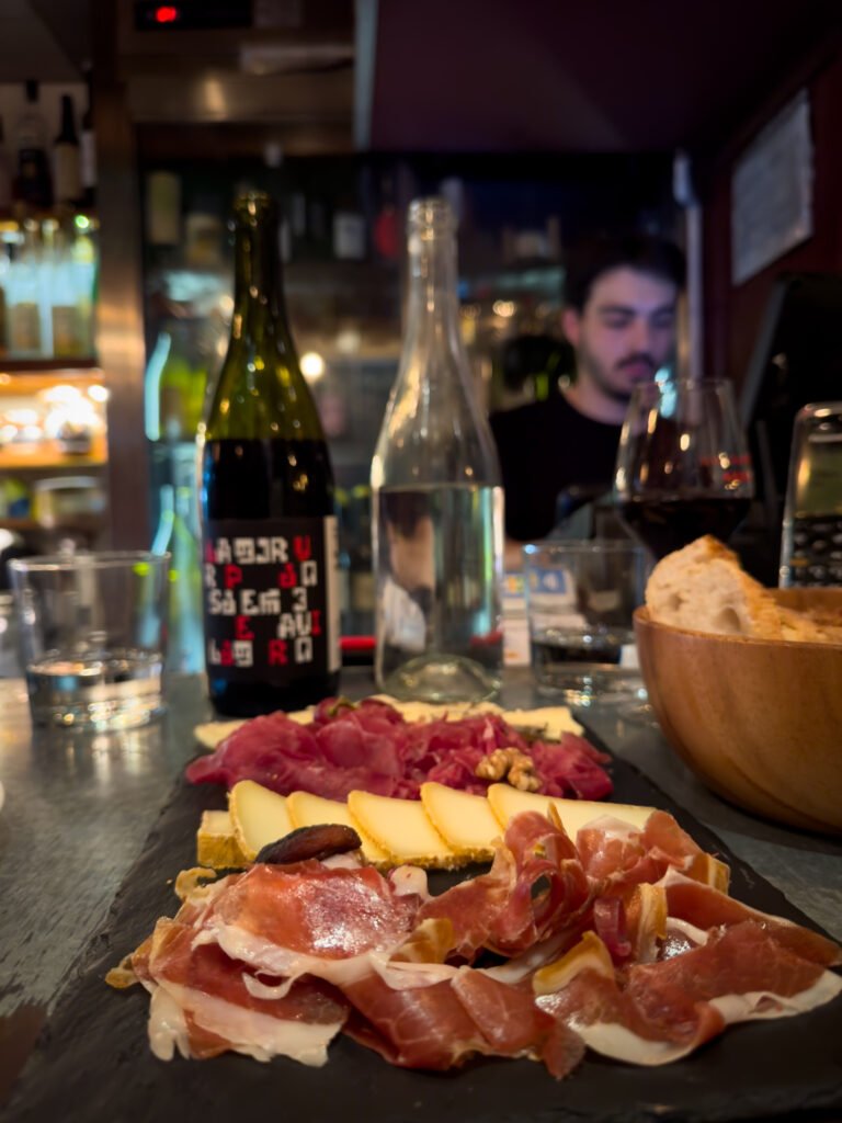 La Cabane Wine Bistro - Hong Kong - Tábua de queijos e enchidos