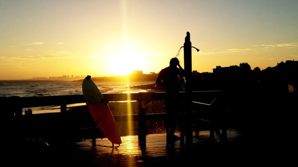 Beach Rules: Seagulls, slides or indoor showers are prohibited. Outdoor showers, sun loungers, mattresses or beach ashtrays must be cleaned daily or whenever a user changes.