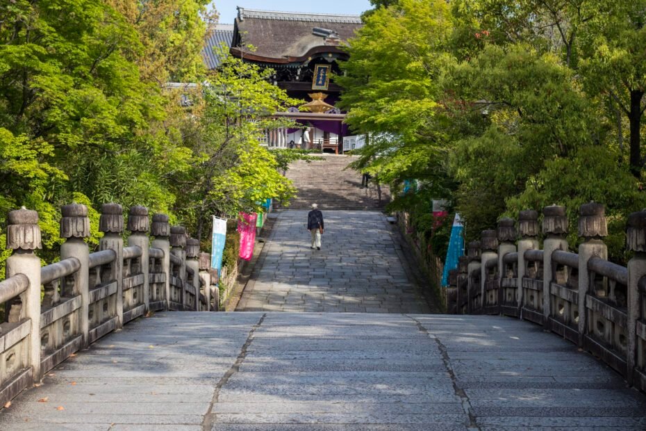 Ponte em Quioto, um dos locais que não podmeos perder quando vamos viajar no Japão.