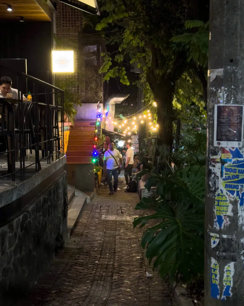 Things to do in Medellín: Manila neighborhood - Night atmosphere