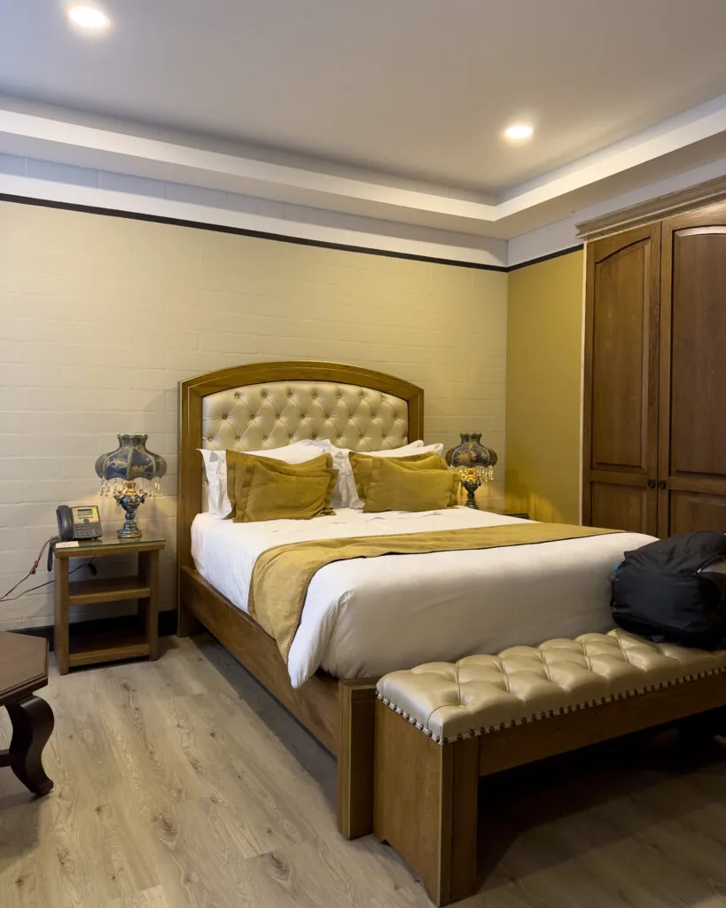 Where to stay and what to do in Medellín: Hotel Du Parc in El Poblado. Bed in room