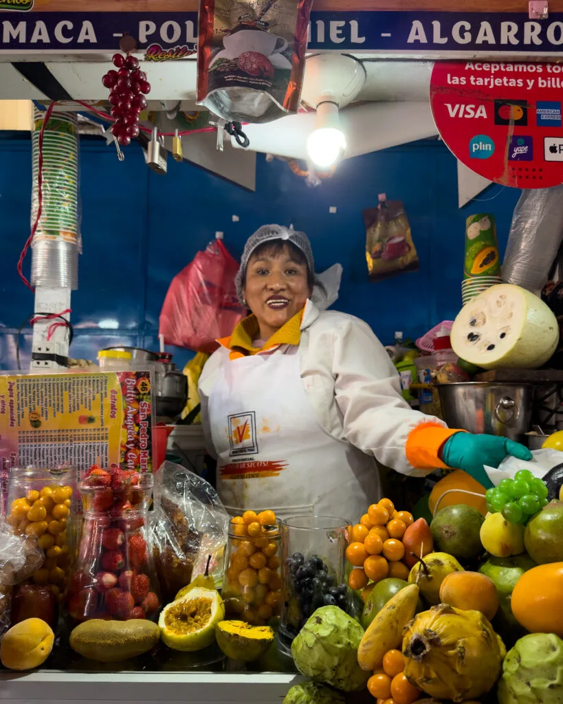 Itinerary in Peru, Local Market, Fruit Juice Seller