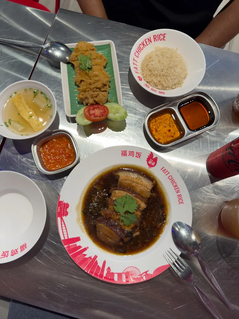 Where to eat in Sukhumvit - Fat Chicken Rice - EmSphere