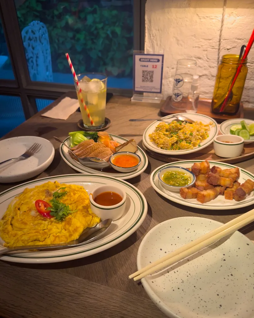 What to eat in Silom, Bangkok - Lon Lon Local Diner