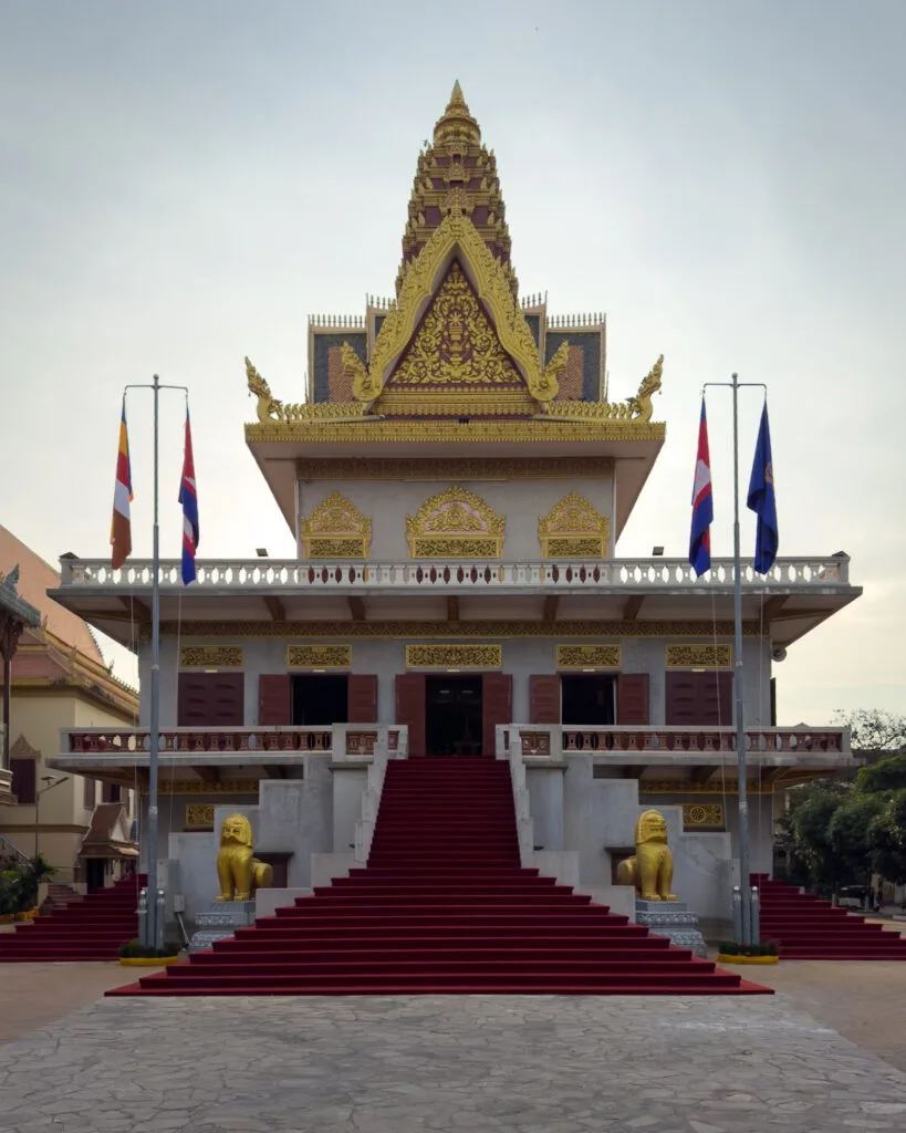 Wat Ounalom Monastery - Things to do in Phnom Penh