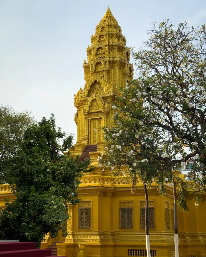 Wat Ounalom Monastery - Things to do in Phnom Penh