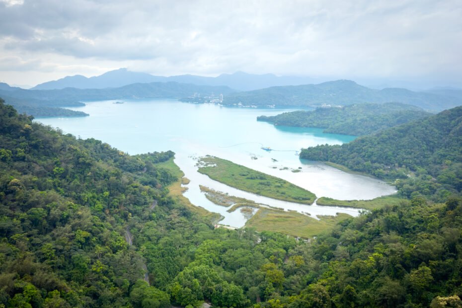Vista do Sun Moon Lake do Teleférico, Taiwan