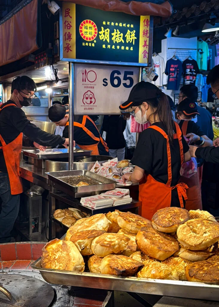 Pepper Buns - Raohe Street Night Market - Bib Gourmand