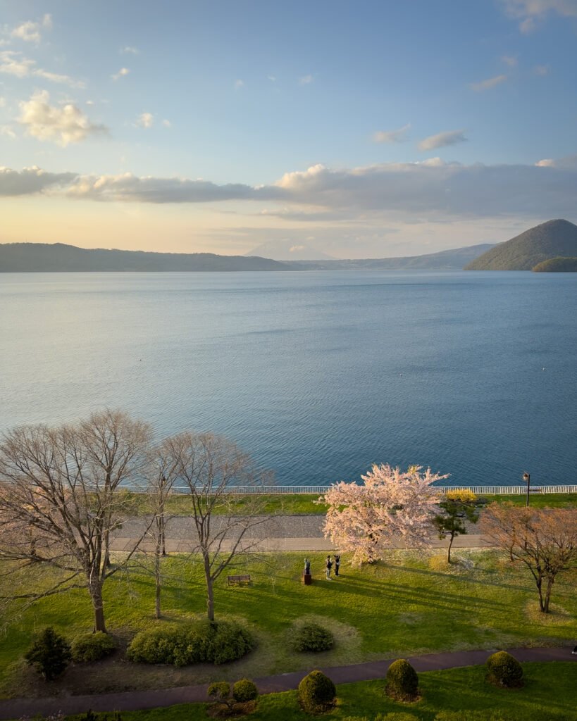 Pôr-do-sol no Lago Toya, Japao