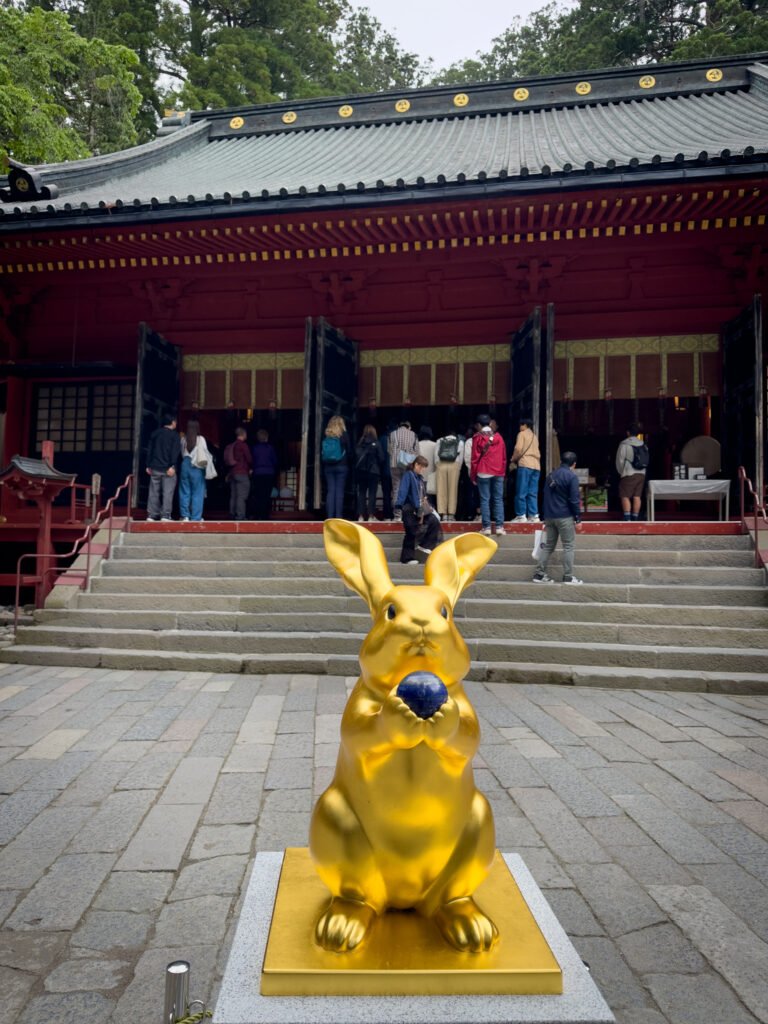 Nikko Futarasan jinja Haiden, Nikko, Japão